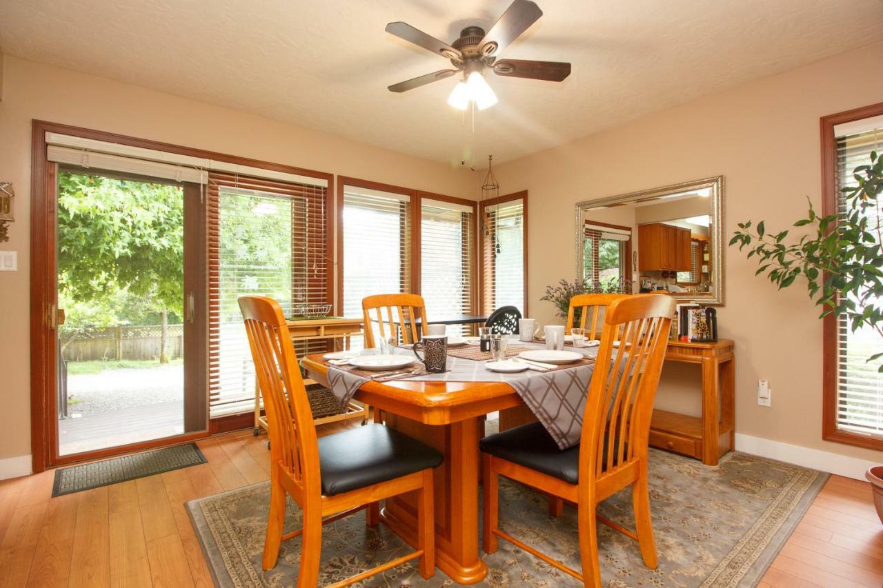 Coles Bay Vacation Retreat Villa North Saanich Buitenkant foto
